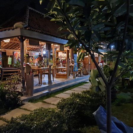 Villa Kayu ยอกยาการ์ตา ภายนอก รูปภาพ