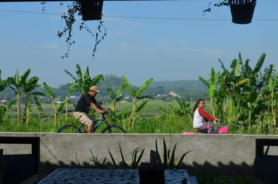 Villa Kayu ยอกยาการ์ตา ภายนอก รูปภาพ