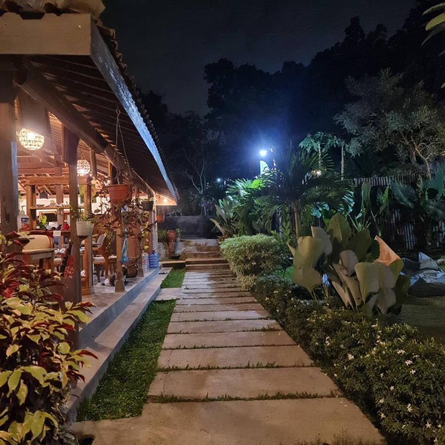Villa Kayu ยอกยาการ์ตา ภายนอก รูปภาพ