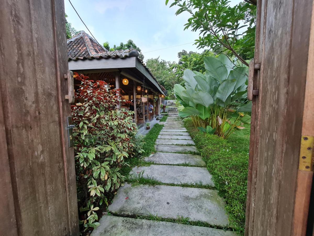 Villa Kayu ยอกยาการ์ตา ภายนอก รูปภาพ