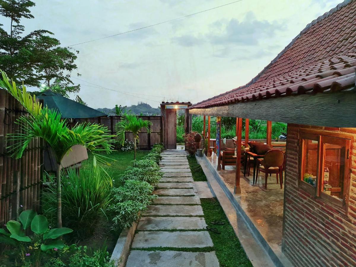 Villa Kayu ยอกยาการ์ตา ภายนอก รูปภาพ