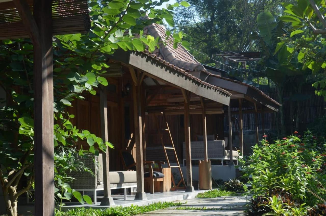 Villa Kayu ยอกยาการ์ตา ภายนอก รูปภาพ