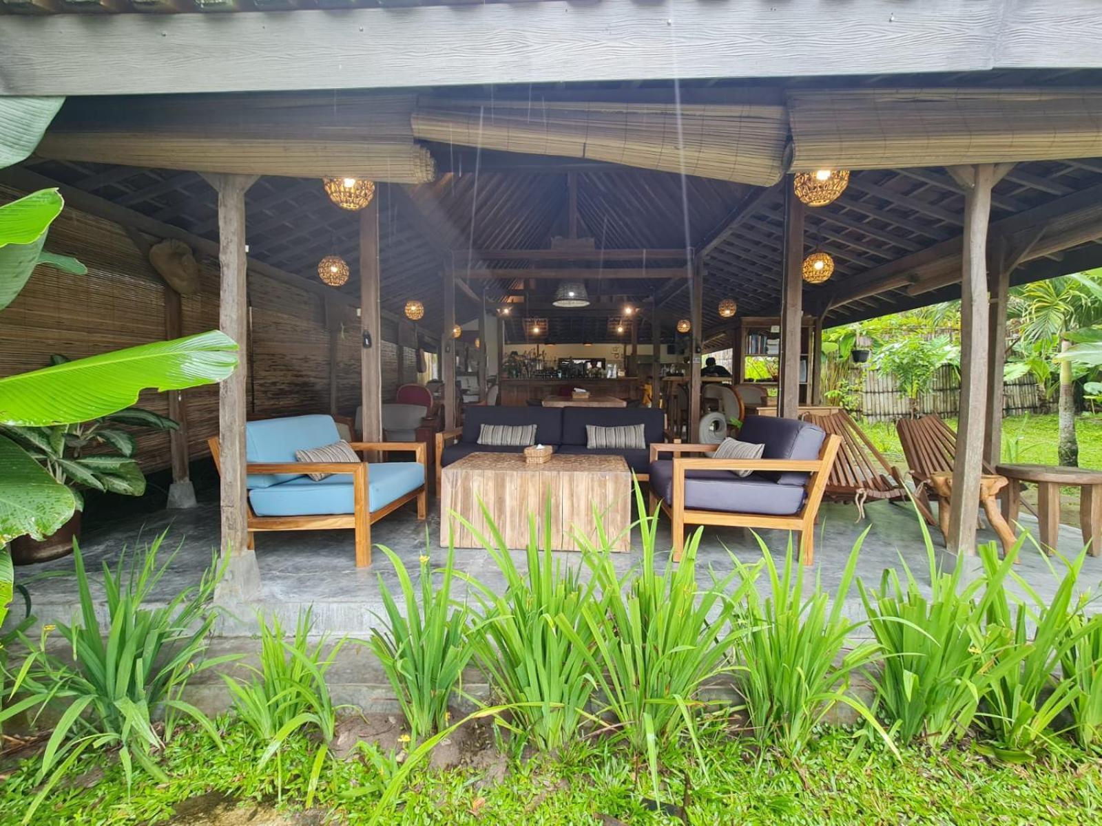 Villa Kayu ยอกยาการ์ตา ภายนอก รูปภาพ